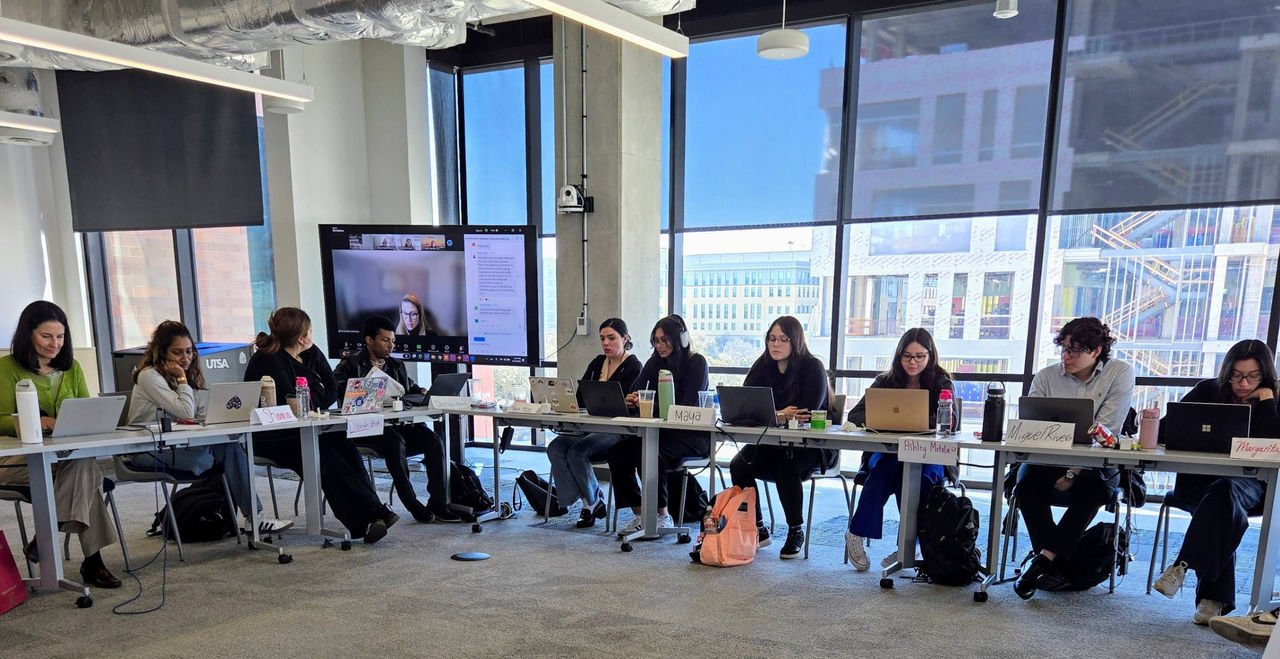 A group of peoples sitting on their respective tables and working with their laptops